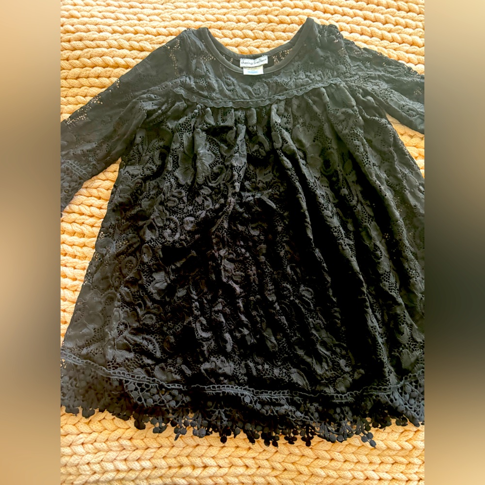 Stunning, Chasing Fireflies Black Lace Dress. Girls
Size sm 6x-7.